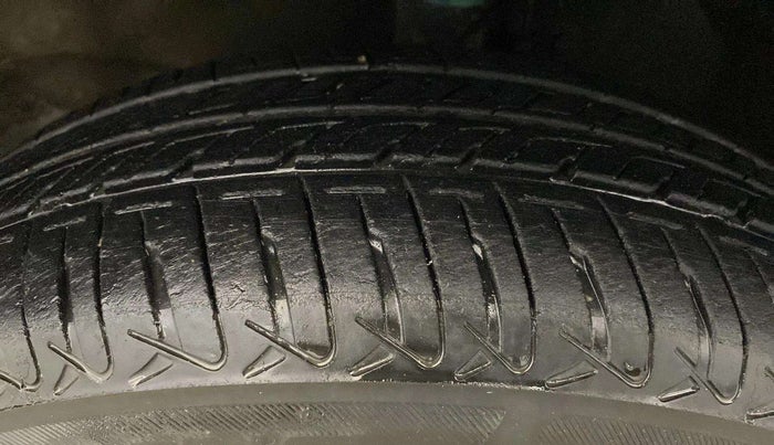 2014 Maruti Wagon R 1.0 VXI, Petrol, Manual, 39,908 km, Left Front Tyre Tread