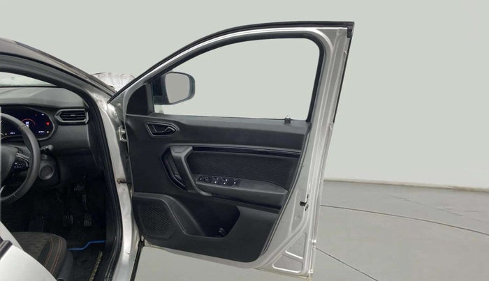 2022 Renault Kiger RXZ AMT, Petrol, Automatic, 42,532 km, RHS Front Door