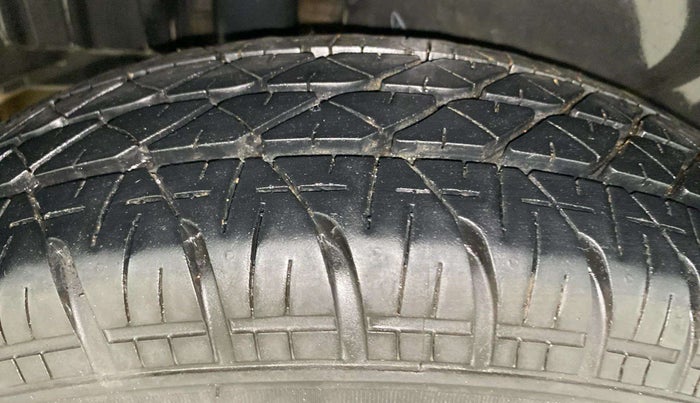 2013 Maruti Swift Dzire VXI, Petrol, Manual, 1,24,101 km, Right Rear Tyre Tread
