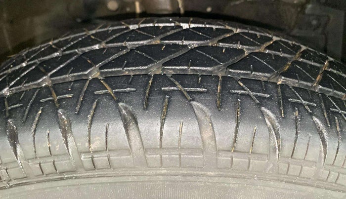 2013 Maruti Swift Dzire VXI, Petrol, Manual, 1,24,101 km, Right Front Tyre Tread