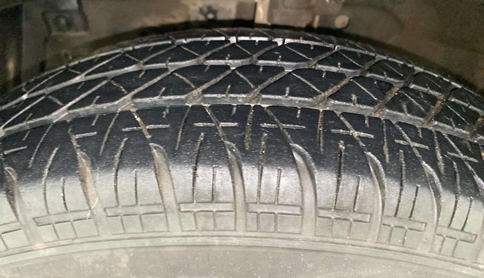 2013 Maruti Swift Dzire VXI, Petrol, Manual, 1,24,101 km, Left Front Tyre Tread