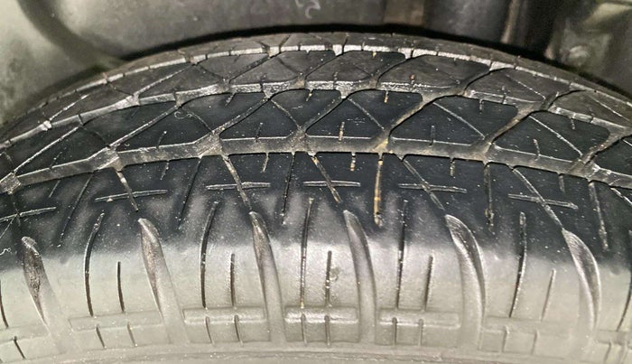 2013 Maruti Swift Dzire VXI, Petrol, Manual, 1,24,101 km, Left Rear Tyre Tread