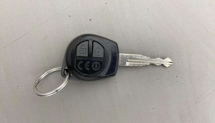 2013 Maruti Swift Dzire VXI, Petrol, Manual, 1,24,101 km, Key Close Up