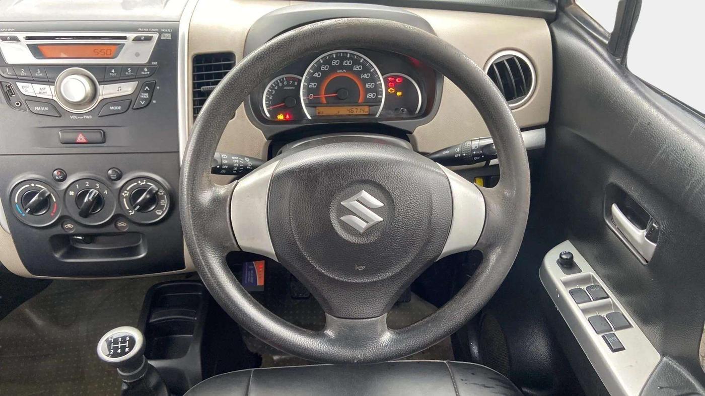 2015 Maruti Wagon R 1.0 VXI, Petrol, Manual, 46,833 km, Steering Wheel Close Up
