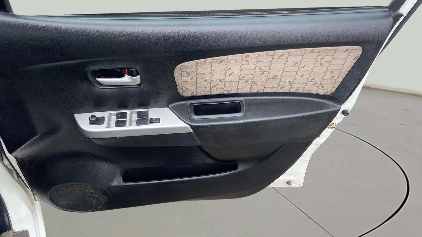 2015 Maruti Wagon R 1.0 VXI, Petrol, Manual, 46,833 km, Driver Side Door Panels Control