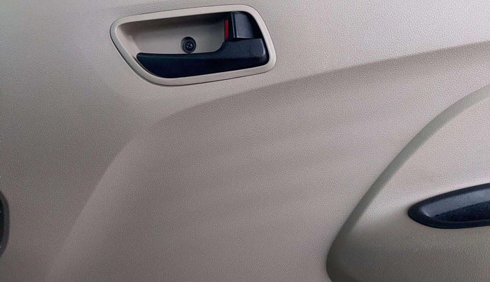 2019 Hyundai NEW SANTRO ERA EXECUTIVE, CNG, Manual, 69,332 km, Driver Side Door Panels Control