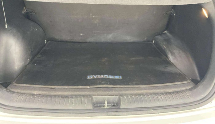 2015 Hyundai Creta SX PLUS 1.6 PETROL, Petrol, Manual, 51,077 km, Boot Inside