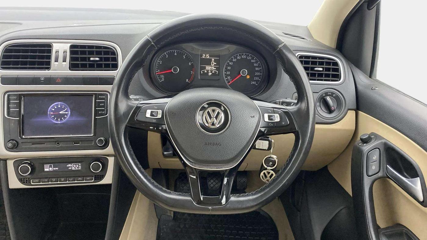 2017 Volkswagen Ameo HIGHLINE1.2L PLUS 16 ALLOY, Petrol, Manual, 30,905 km, Steering Wheel Close Up