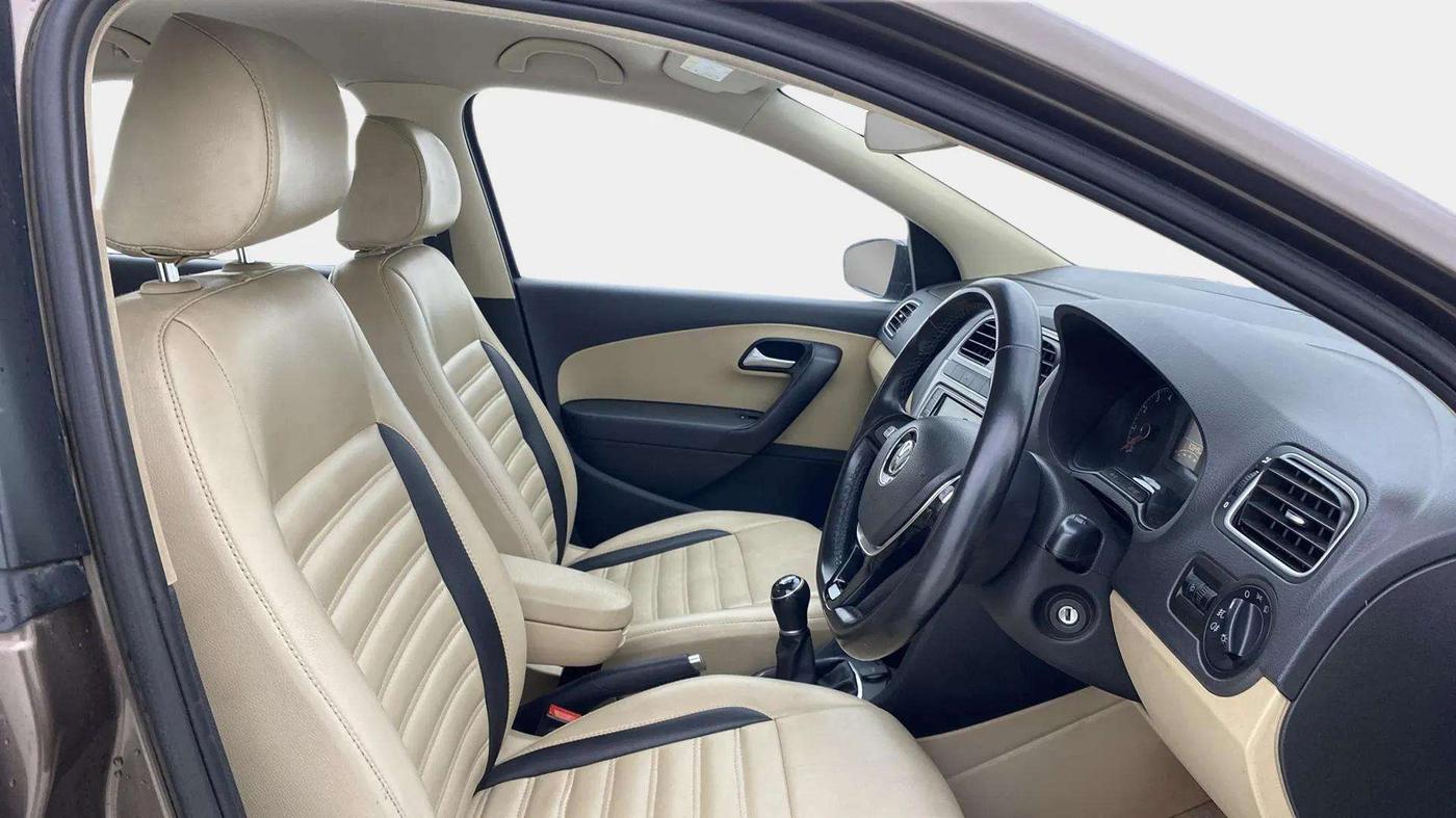 2017 Volkswagen Ameo HIGHLINE1.2L PLUS 16 ALLOY, Petrol, Manual, 30,905 km, Right Side Front Door Cabin