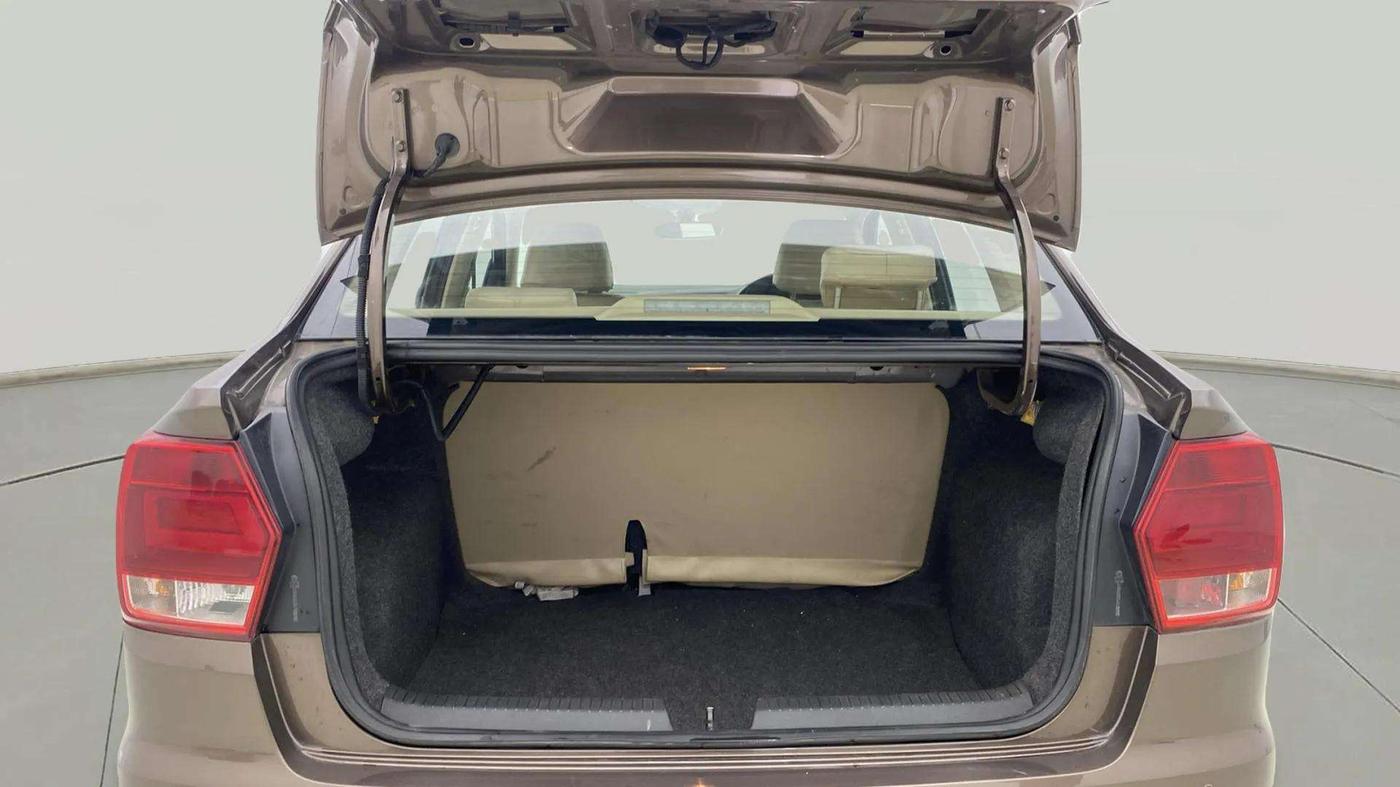 2017 Volkswagen Ameo HIGHLINE1.2L PLUS 16 ALLOY, Petrol, Manual, 30,905 km, Boot Inside