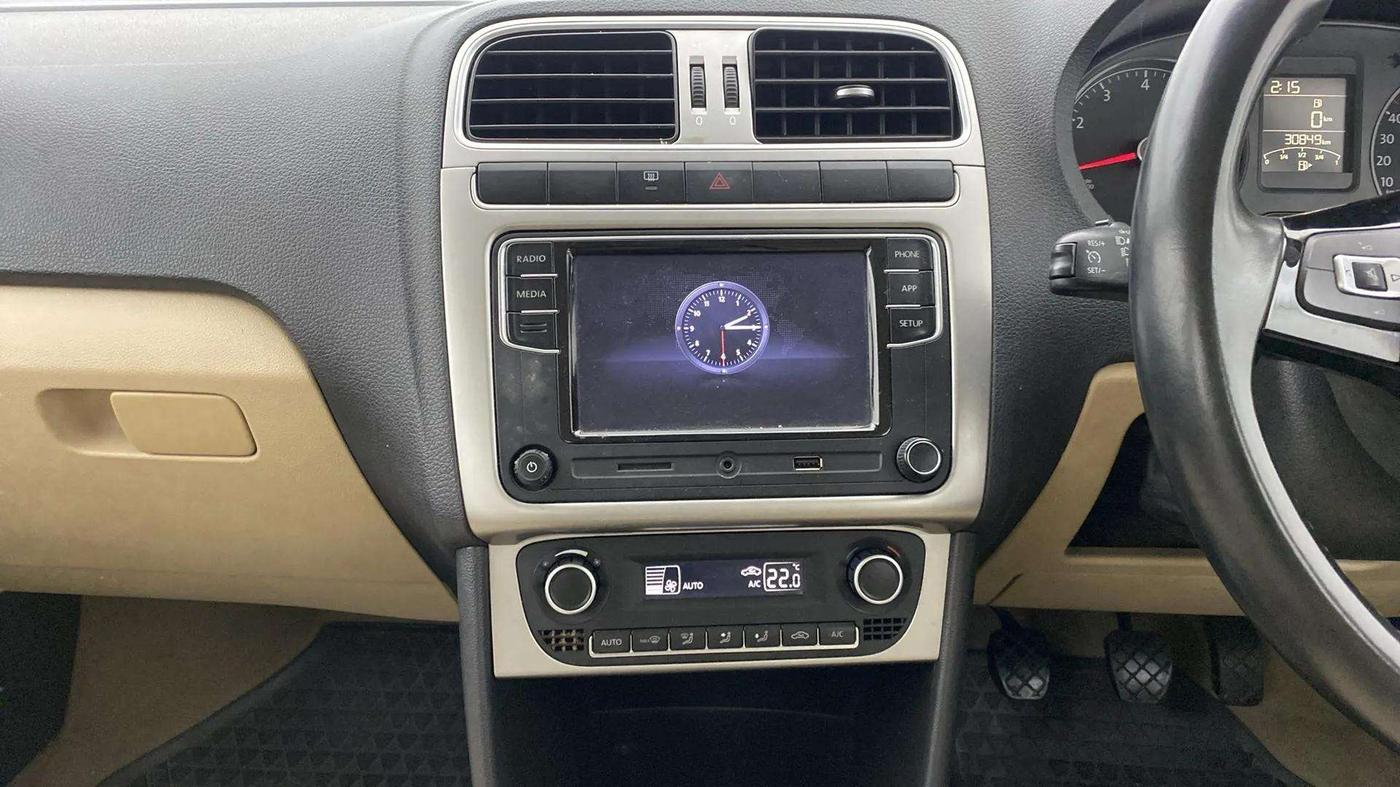 2017 Volkswagen Ameo HIGHLINE1.2L PLUS 16 ALLOY, Petrol, Manual, 30,905 km, Air Conditioner