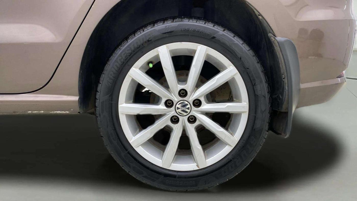 2017 Volkswagen Ameo HIGHLINE1.2L PLUS 16 ALLOY, Petrol, Manual, 30,905 km, Left Rear Wheel