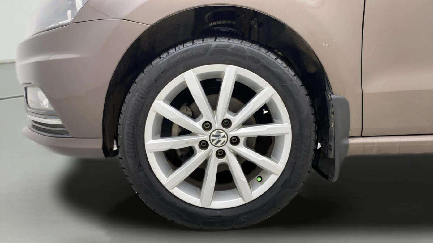 2017 Volkswagen Ameo HIGHLINE1.2L PLUS 16 ALLOY, Petrol, Manual, 30,905 km, Left Front Wheel