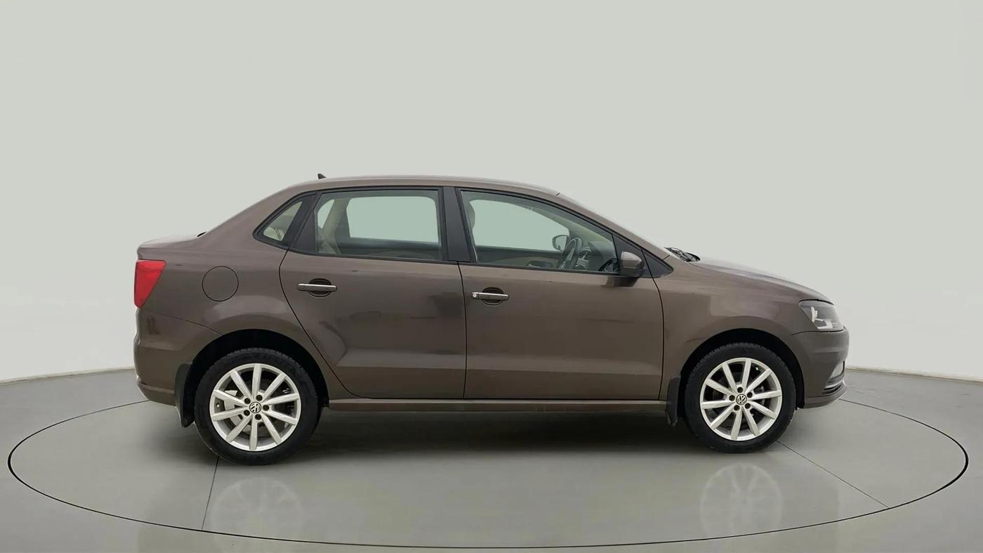 2017 Volkswagen Ameo HIGHLINE1.2L PLUS 16 ALLOY, Petrol, Manual, 30,905 km, Right Side View
