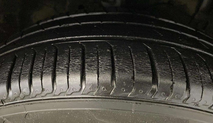2013 Maruti Swift Dzire ZXI, Petrol, Manual, 61,504 km, Right Front Tyre Tread