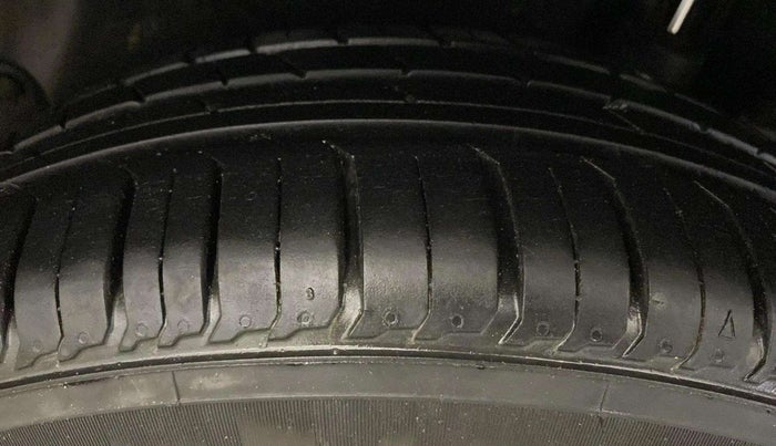 2013 Maruti Swift Dzire ZXI, Petrol, Manual, 61,504 km, Left Rear Tyre Tread