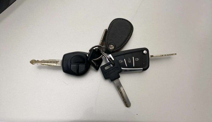 2015 Maruti Swift Dzire VXI, Petrol, Manual, 64,573 km, Key Close Up