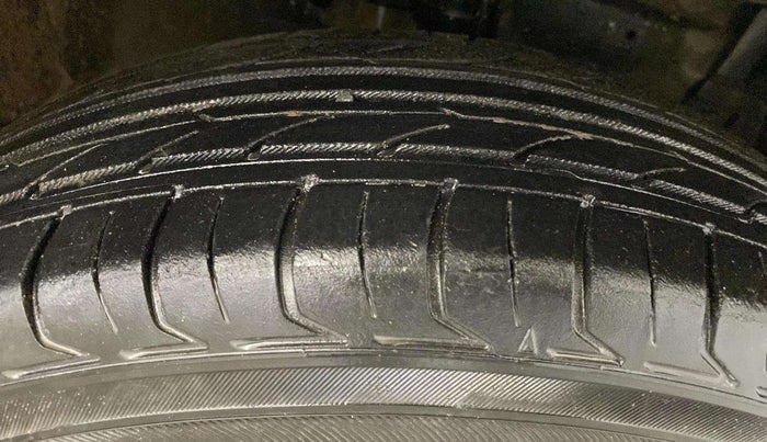 2015 Maruti Swift Dzire VXI, Petrol, Manual, 64,573 km, Right Rear Tyre Tread