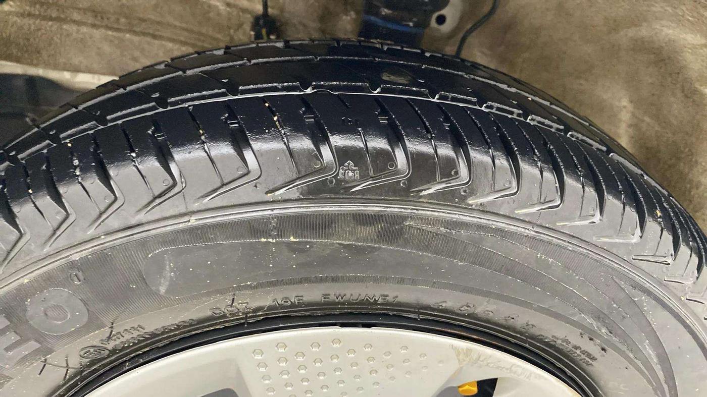 2023 Maruti Alto K10 VXI PLUS, Petrol, Manual, 24,681 km, Left Front Tyre Tread