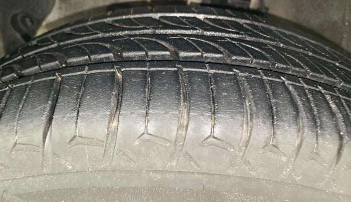 2019 Hyundai XCENT PRIME T  VTVT PLUS  CNG, CNG, Manual, 63,981 km, Left Front Tyre Tread