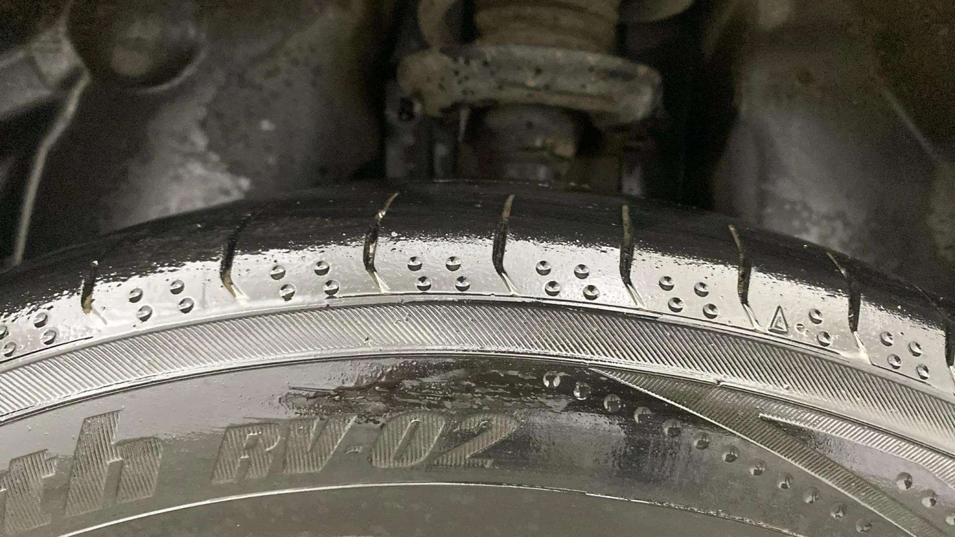 LHS-Rear-Tyre-Tread-21