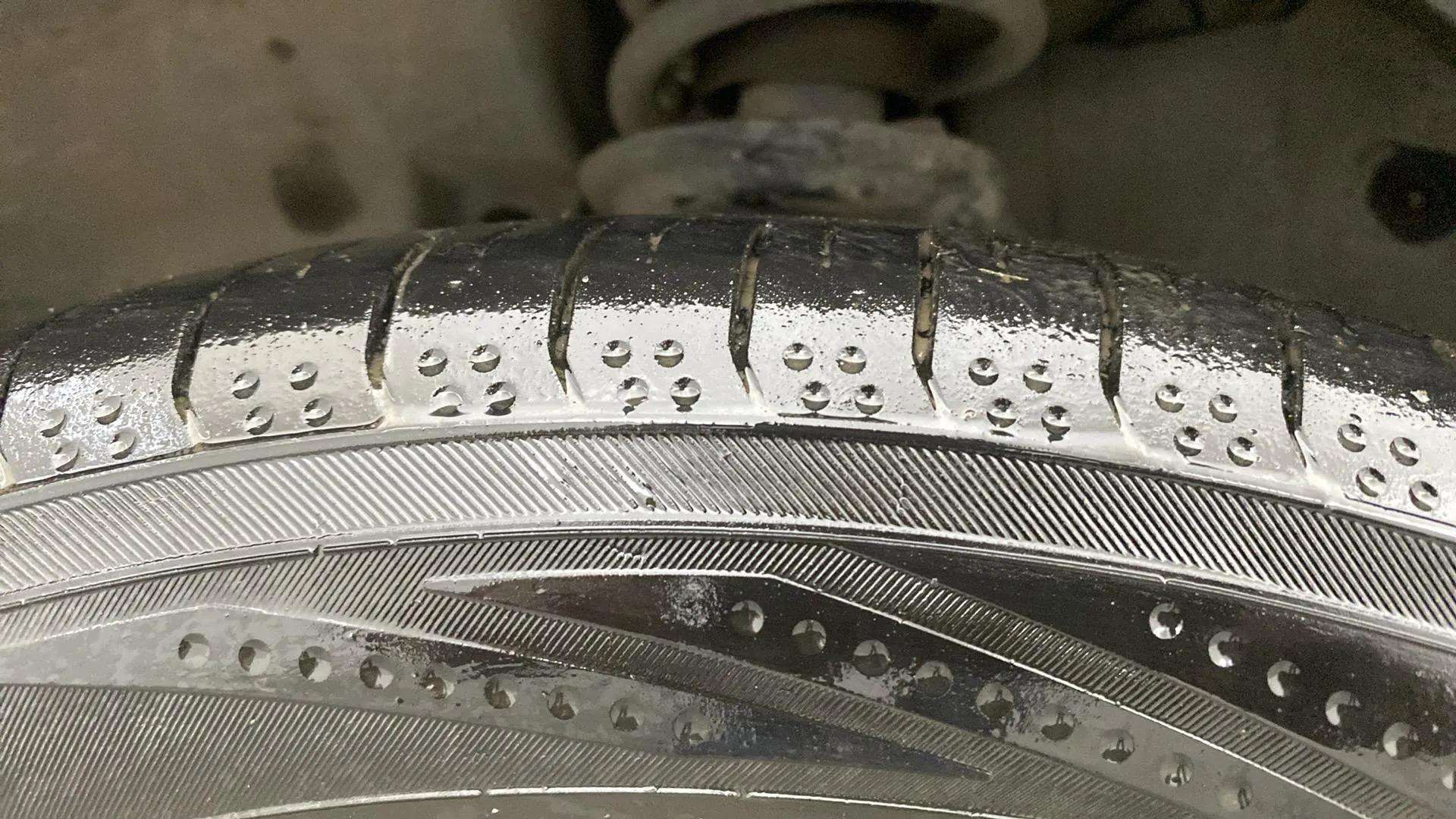 RHS-Front-Tyre-Tread-18