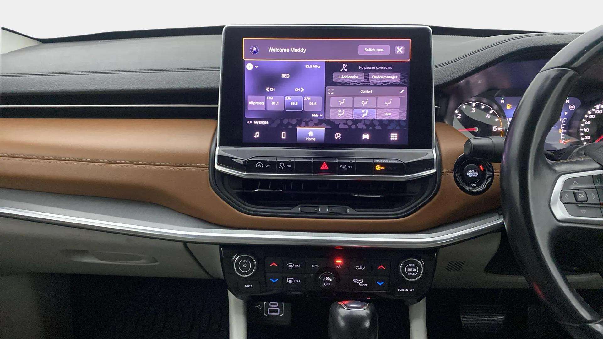 Center-console---infotainment-28
