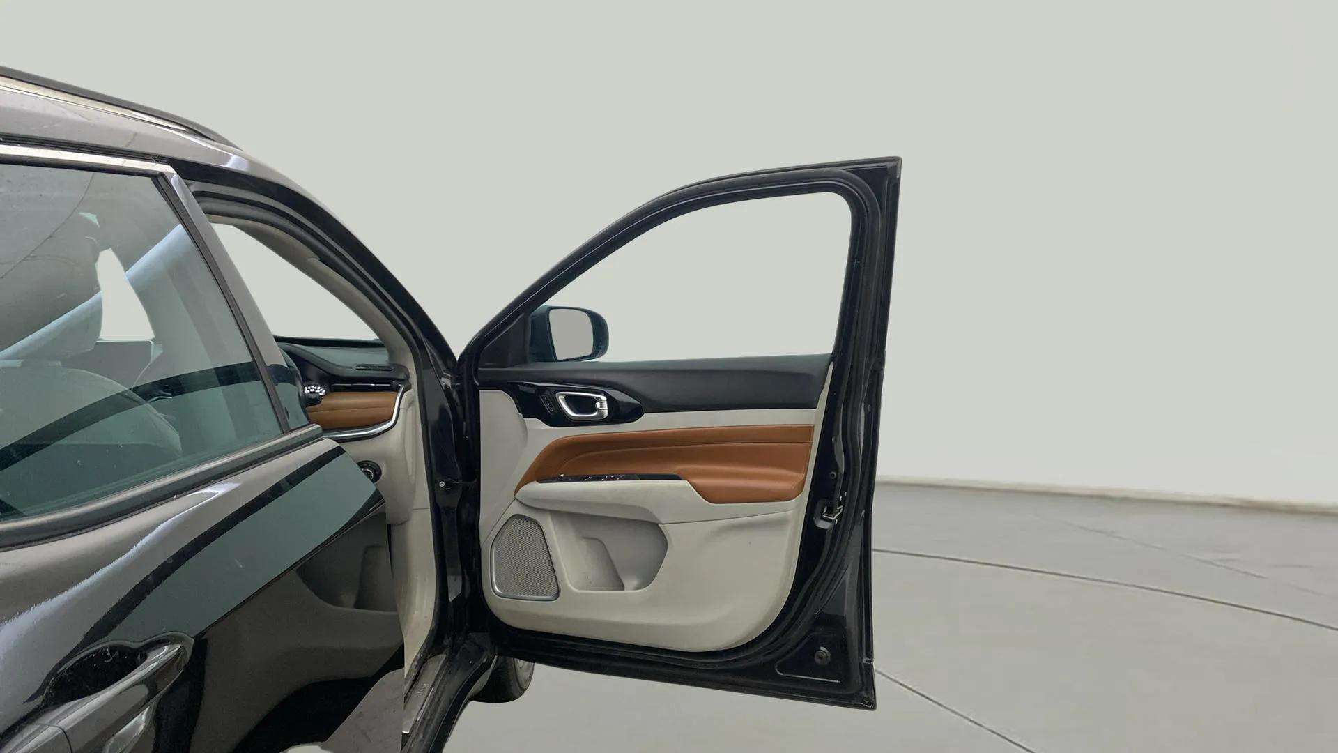 RHS-Front-Door-Open-32