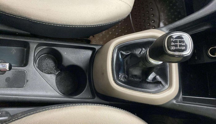 2015 Hyundai Xcent S 1.2, Petrol, Manual, 94,040 km, Gear Lever