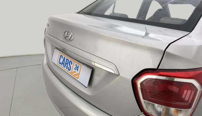 2015 Hyundai Xcent S 1.2, Petrol, Manual, 94,040 km, Dicky (Boot door) - Minor scratches