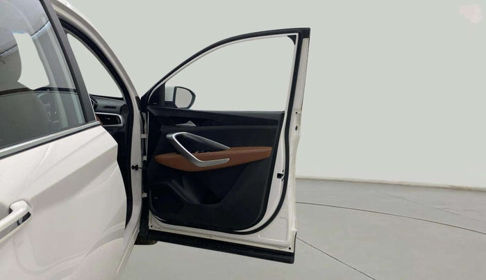 2023 MG HECTOR PLUS SHARP 1.5 PETROL TURBO CVT 6-STR, Petrol, Automatic, 27,067 km, RHS Front Door
