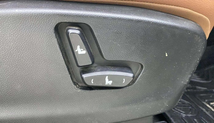 2023 MG HECTOR PLUS SHARP 1.5 PETROL TURBO CVT 6-STR, Petrol, Automatic, 27,067 km, Driver Side Adjustment Panel
