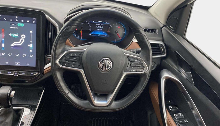2023 MG HECTOR PLUS SHARP 1.5 PETROL TURBO CVT 6-STR, Petrol, Automatic, 27,067 km, Steering Wheel Close Up