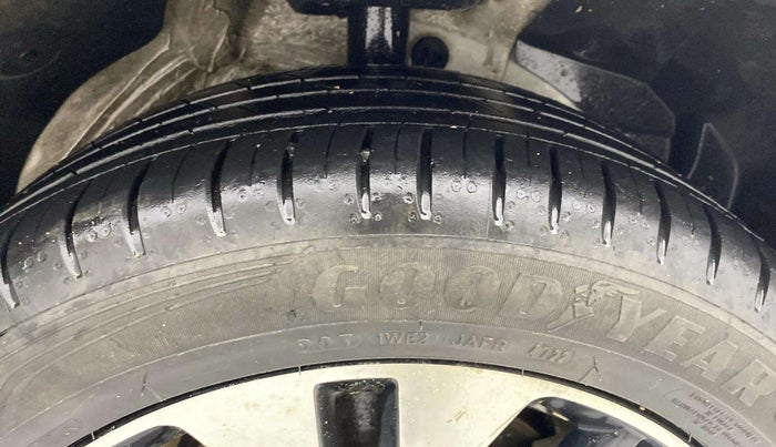 2023 MG HECTOR PLUS SHARP 1.5 PETROL TURBO CVT 6-STR, Petrol, Automatic, 27,067 km, Right Front Tyre Tread