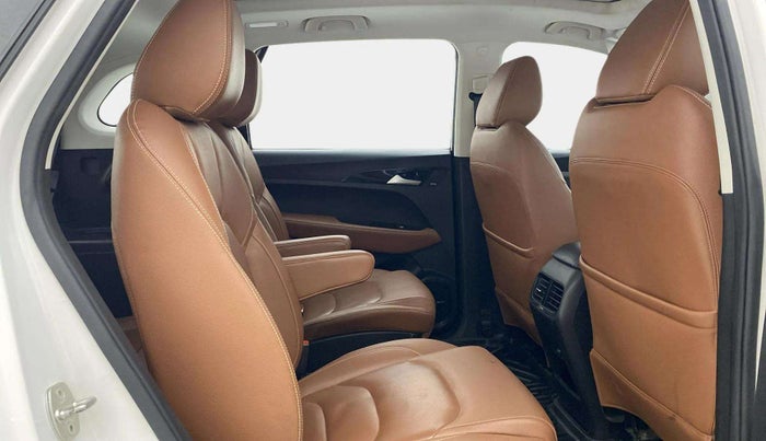 2023 MG HECTOR PLUS SHARP 1.5 PETROL TURBO CVT 6-STR, Petrol, Automatic, 27,067 km, Right Side Rear Door Cabin