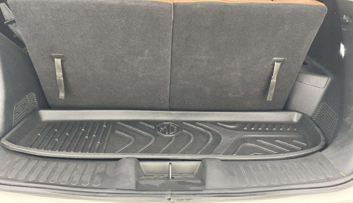 2023 MG HECTOR PLUS SHARP 1.5 PETROL TURBO CVT 6-STR, Petrol, Automatic, 27,067 km, Boot Inside