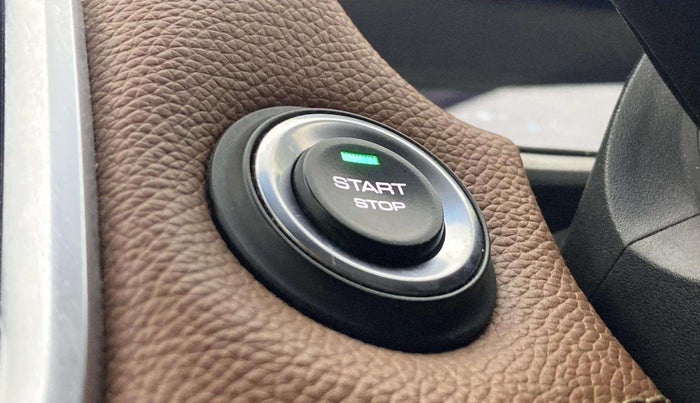 2023 MG HECTOR PLUS SHARP 1.5 PETROL TURBO CVT 6-STR, Petrol, Automatic, 27,067 km, Keyless Start/ Stop Button