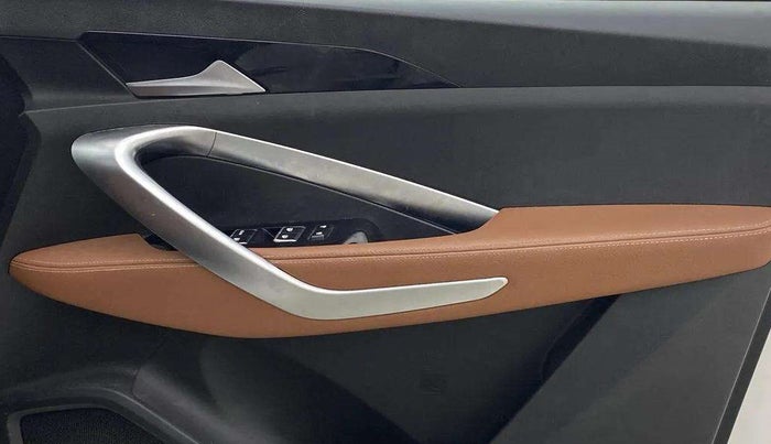 2023 MG HECTOR PLUS SHARP 1.5 PETROL TURBO CVT 6-STR, Petrol, Automatic, 27,067 km, Driver Side Door Panels Control