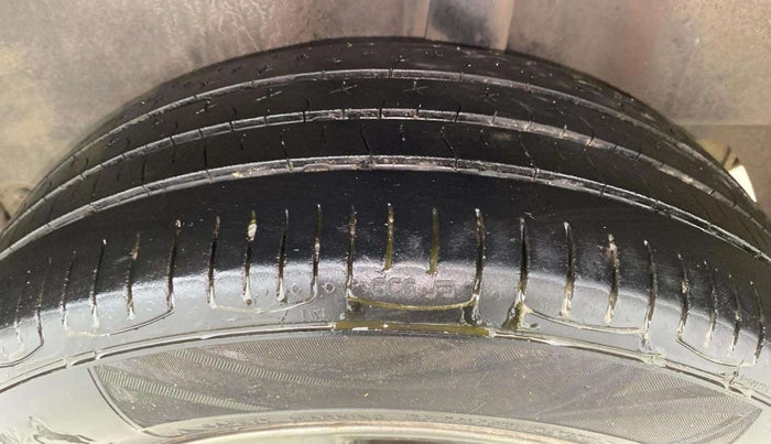2016 Volkswagen Vento HIGHLINE PETROL AT, Petrol, Automatic, 78,388 km, Left Rear Tyre Tread