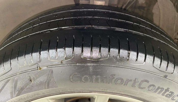 2016 Volkswagen Vento HIGHLINE PETROL AT, Petrol, Automatic, 78,388 km, Left Front Tyre Tread