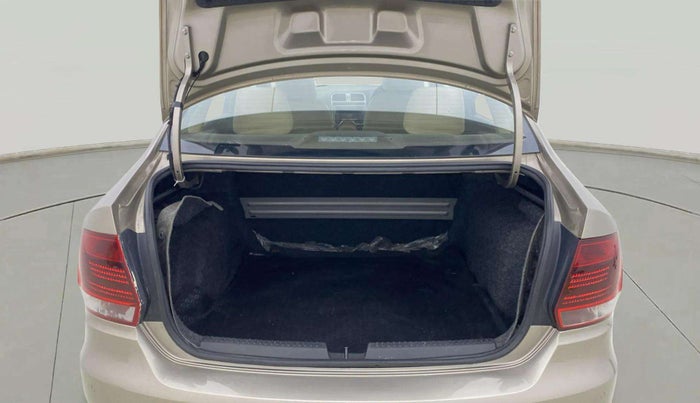 2016 Volkswagen Vento HIGHLINE PETROL AT, Petrol, Automatic, 78,388 km, Boot Inside