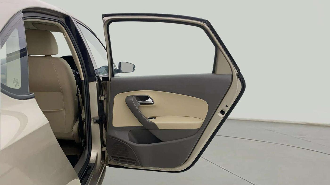 2016 Volkswagen Vento HIGHLINE PETROL AT, Petrol, Automatic, 78,388 km, RHS Rear Door