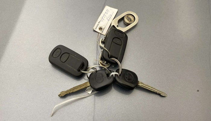 2017 Toyota Etios G, Petrol, Manual, 52,151 km, Key Close Up