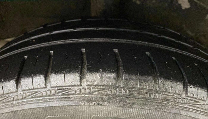 2017 Toyota Etios G, Petrol, Manual, 52,151 km, Right Rear Tyre Tread
