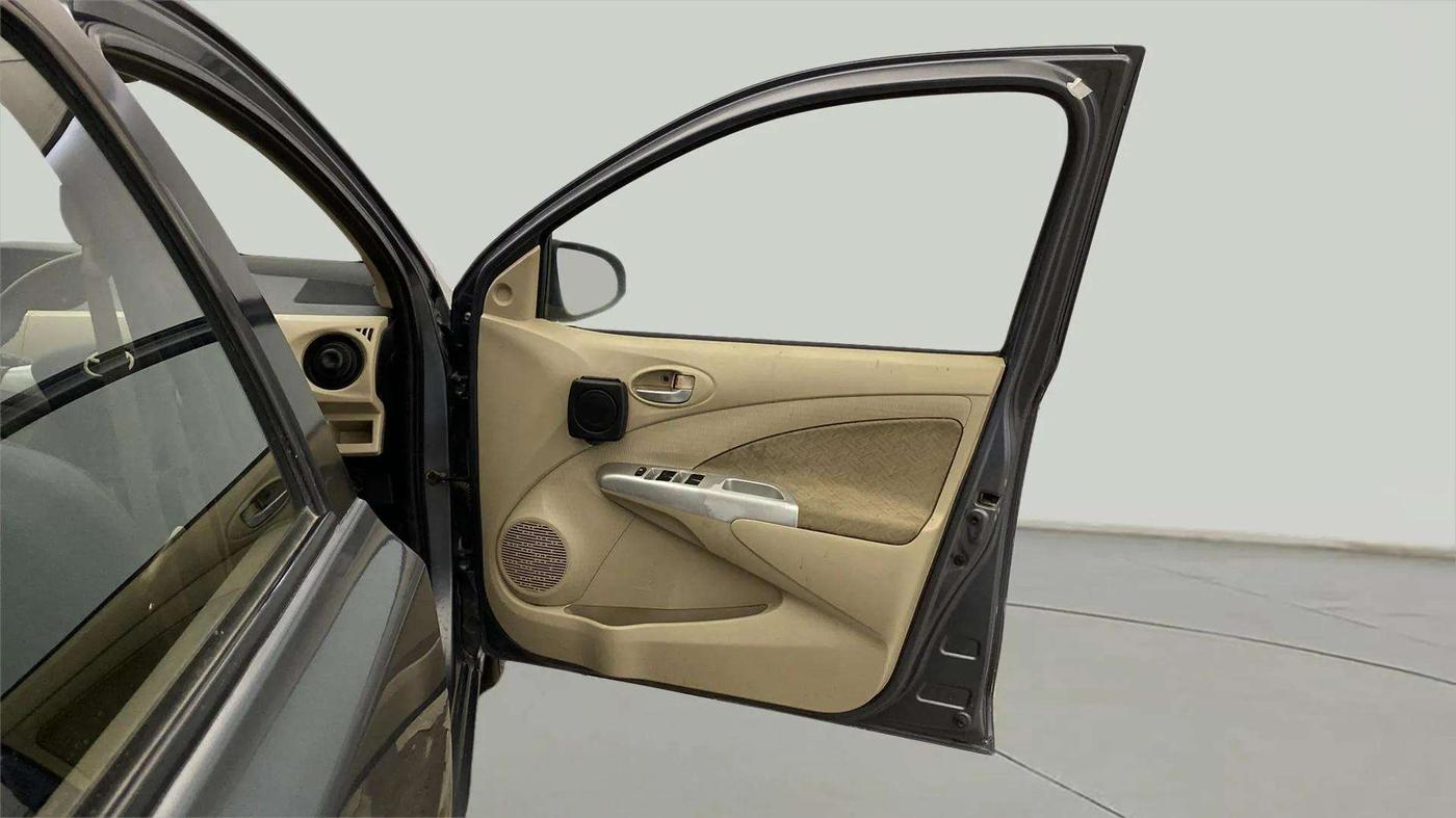 2017 Toyota Etios G, Petrol, Manual, 52,151 km, RHS Front Door