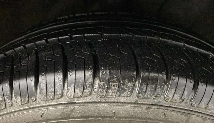 2017 Toyota Etios G, Petrol, Manual, 52,151 km, Right Front Tyre Tread