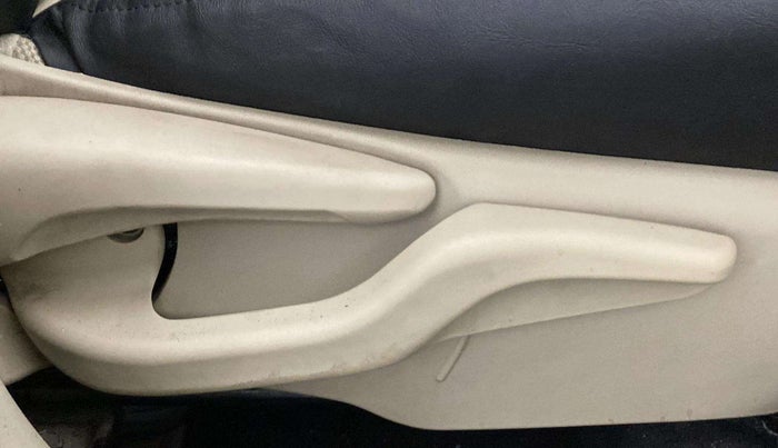 2017 Toyota Etios G, Petrol, Manual, 52,151 km, Driver Side Adjustment Panel