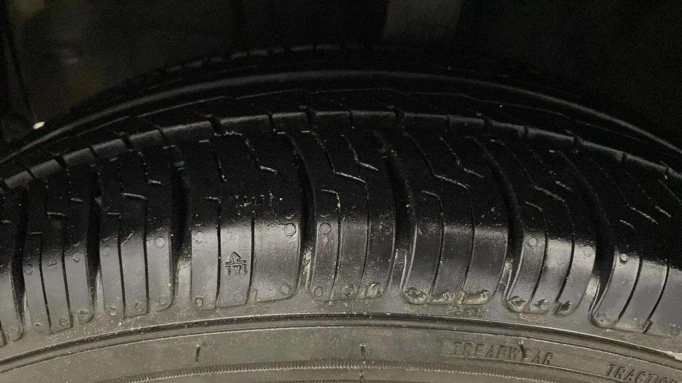 2017 Toyota Etios G, Petrol, Manual, 52,151 km, Left Front Tyre Tread