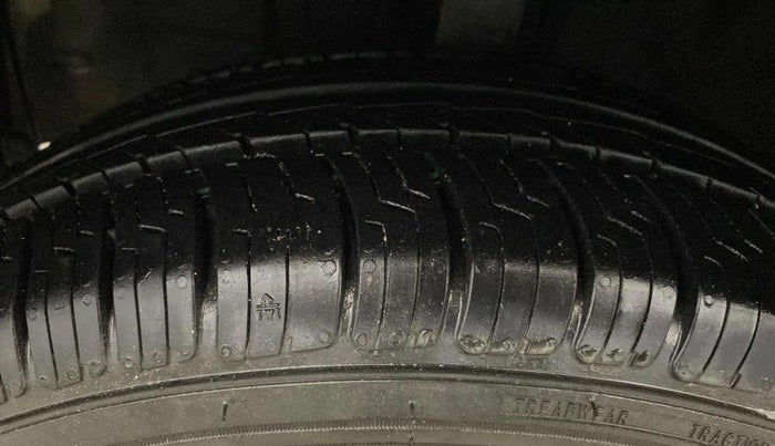 2017 Toyota Etios G, Petrol, Manual, 52,151 km, Left Front Tyre Tread