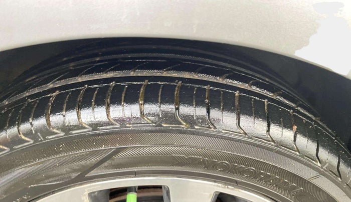 2015 Hyundai Verna FLUIDIC 4S 1.6 VTVT S(O), Petrol, Manual, 93,551 km, Right Front Tyre Tread
